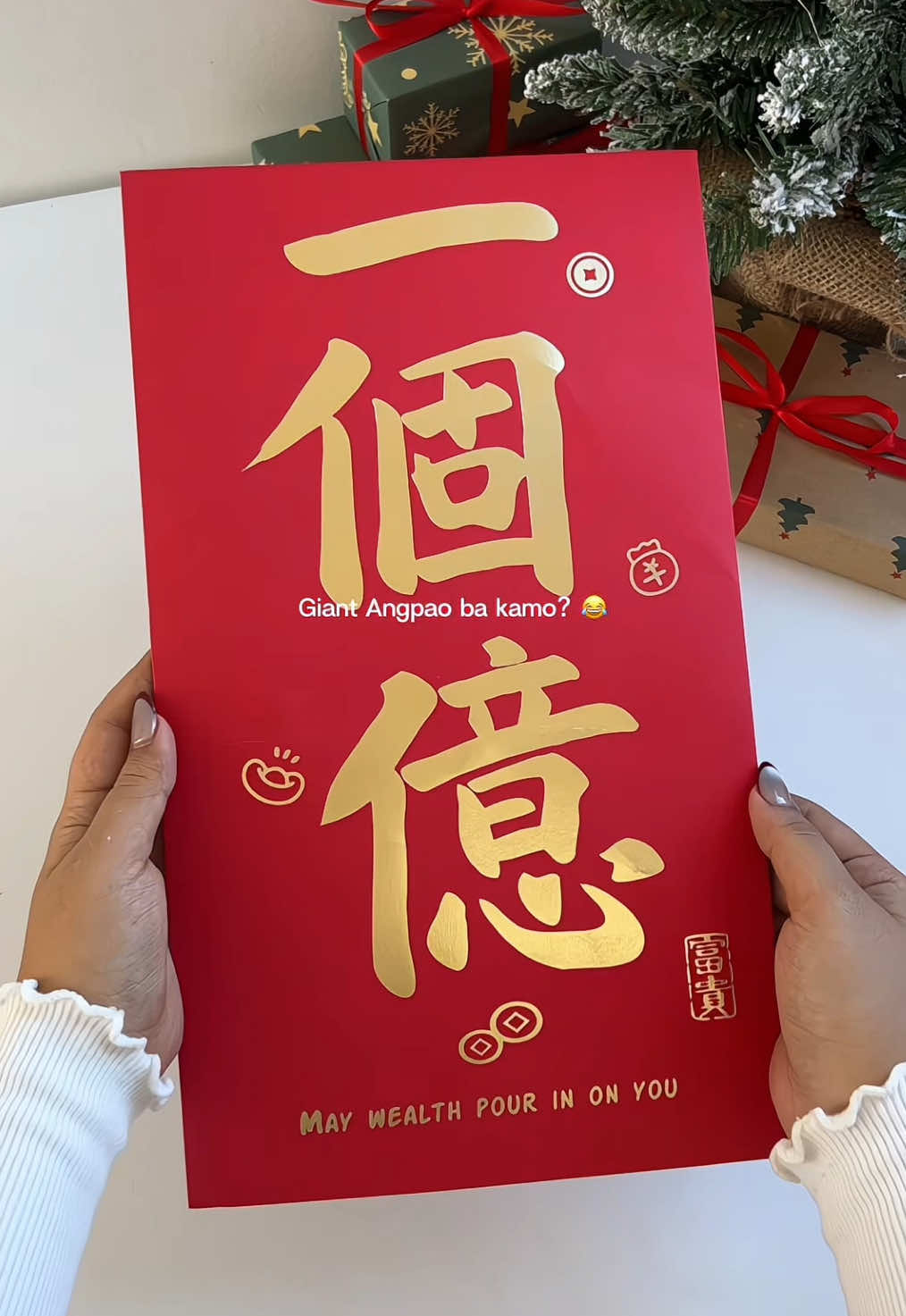 Giant Angpao ba kamo?😂😅  Perfect pang regalo nito 🎄✨ #angpao #christmasgift #redenvelope #giftideas #funnygift 