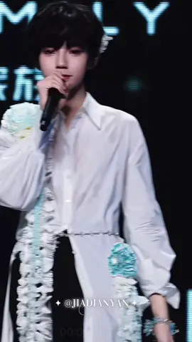 Cười đẹp zậy đó, nhớ phải cười thật nhiều đó nghe chưa🥹#vuonglokiet_wanglujie_王橹杰 #wanglujie 