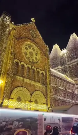 Nhà thờ Đức Bà đã lên đèn, trung tâm Sài Gòn đã rực rỡ, mà trong lòng vẫn … Sài Gòn Vắng Em 🌃🥰 #chithien #luongminhtrang #saigonvangem #foryou #tiktokgiaitri24h 