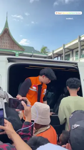 Terima kasih @WILLIE SALIM @derry_sulaiman dan teman teman donatur ,willie salim dan ust derry sulaiman telah berkunjung ke nagari saniang baka yang merupakan salah satu tempat terdampak bencana banjir bandang take by 🎥 : alfra almani