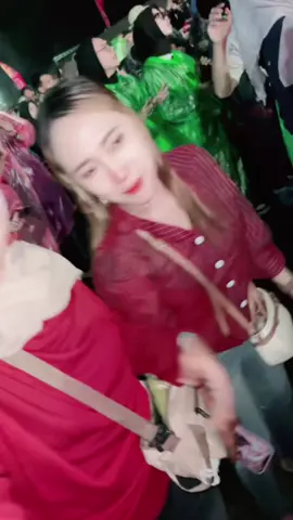 Cb men cantik wae di ragati men payu larang , Ojo maneh cah wedok di ragati men penak di sawang 😊 #fypシ #pekalongan24jam #wanitamandiri #konser #CB 