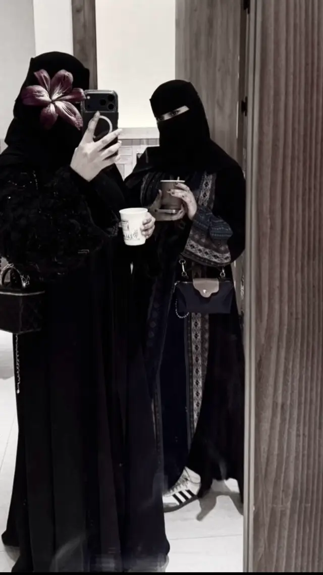 ريم لعوب منه ما توب  ماشفت مثله فالشمال وفي الجنوب  ماهو محال اقرب تعال  وافتح مجال الوصل ياسيد الدلال شفت الهموم في كل يوم ويلاه ياخلي  على بعض العلوم مادري يصير  او مايصير  الله يحقق حلم بقلبي كبير  انت الملاك  اعشق هواك  ياللي تفردت بغلاك  #اكسبلور 