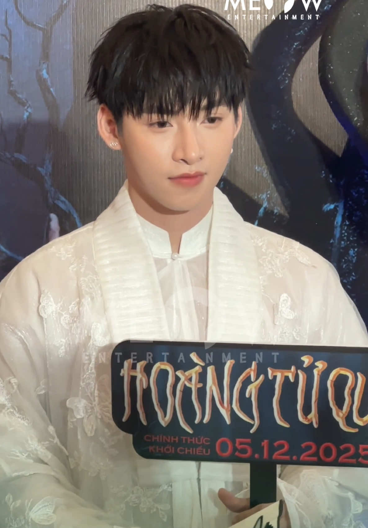 Hùng Huỳnh mặc Việt Phục xuất hiện quá đẹp tại buổi ra mắt phim Hoàng Tử Quỷ #Meowentertainment #Tiktokgiaitri #HoangTuQuy #HoangTuQuyByMeow 