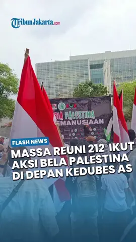 Sebelum Reuni 212, Massa Ikut Aksi Solidaritas Palestina dan Bencana Sumatera di Depan Kedubes AS Jurnalis Video | Elga Hikari Putra Sebelum Reuni 212, massa lebih dulu mengikuti aksi solidaritas Palestina dan penggalangan dana untuk korban bencana di Sumatera yang diselenggarakan Majelis Ulama Indonesia (MUI). Aksi tersebut berlangsung di seberang Gedung Kedutaan Besar Amerika Serikat, Jakarta Pusat, Selasa (2/12/2025) sore. Sumber: https://jakarta.tribunnews.com/jakarta/426934/massa-reuni-212-ikuti-aksi-solidaritas-palestina-dan-bencana-sumatera-di-depan-kedubes-as?utm_content=headline-secondary&utm_medium=widget-homepage&utm_source=jakarta.tribunnews.com