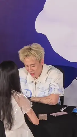 Anh nhường các vk thắng xg anh sợ các vk ra yêu cầu chấn động :))) Anh thủ thân như ngọc kìa tr  ©️: on vd  #QuangHungMasterD #Muzik #Bloomever #MasterD1stAlbum #Bloomversigntour 