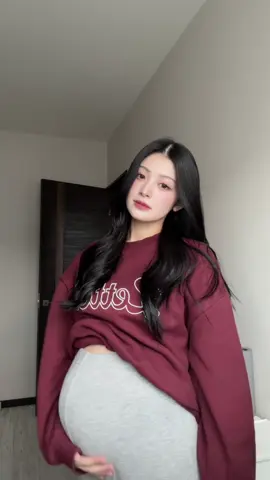 「なんか痛いな〜」と思いながら撮ってたけど、これが陣痛に繋がるとは思わんかった☺️ 今では目の前にぐっすり寝てる👶🏻💤