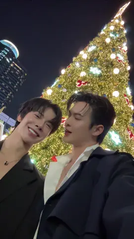 พรีคริสมาสไปก่อนนะคับ🎄 Pre-Merry Christmas  ขออากาศเย็นๆกลับมาได้ไหม อยากโดนกอดอีกคับ@Babe 🐽  . . . #billybabe #อสงไขย  #บิลลี่เบ้บ #bbil1ypn  #LIVEFEST2025 