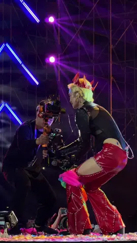 nhân cách thứ 4: Camera man bất đắc dĩ :)))  #bbtran #fyp #concert 