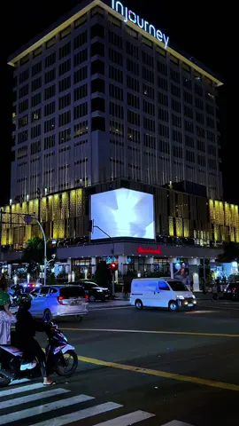 Videonya boleh di ambil, untuk suport bahan content creator pemula, story dll. Kalian edit sendiri ya, engga follow gpp ko, di izinin. Sarinah Tamrin #jakarta #sarinahjakarta #mediawb #fyp #citylights 