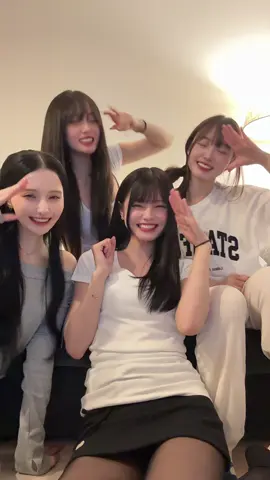 #引きこもりが海で水着になるまであと9日 私はこの3人みんなと付き合いたいです。三股でも構いませんか？本気です！！！本気なんです！！！選べません！！！@じゅんなJUNNA♊️👯‍♂️ @ゆうな♊️👯유나 @エイミー 