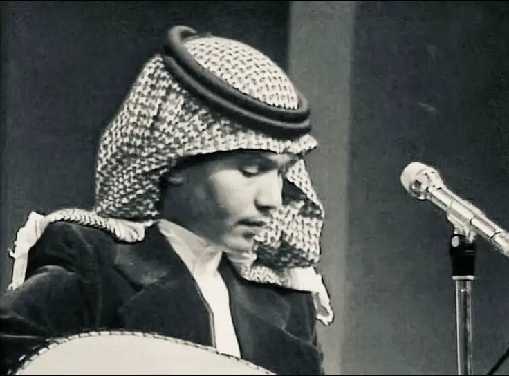 آه آه .. من قلبي نصحته  ‏بس عيا ينتصح نبضه يبيها  ‏آه آه .. منه ليه عيا !! ‏ليه عزم يترك الكون ويجيها؟  ‏وهذا يبيّن لك ان القلب هو اللي يتحكّم فيك يا إنسان ‏ومهما حاولت تحكّم عقلك بتلقى قلبك ضدّك و بيروح لهذاك الشخص اللي ياما عقلك نصح قلبك منه  ‏وهذا والله أسوأ شعور ممكن تمرّ فيه لما تكون أنت عارف وش نهاية هذا الشخص بس قلبك مو راضي يتقبّل فكرة النصيحه ودائمًا اعمى في كل شيء يخصّه!  و أخر شيء تغلبك التساؤلات اللي مالها إجابة : ‏يا رضاها وقّف وناظر شوي ‏شف غلاها ايش سوا بشخص حي ؟! ‏طيّب 