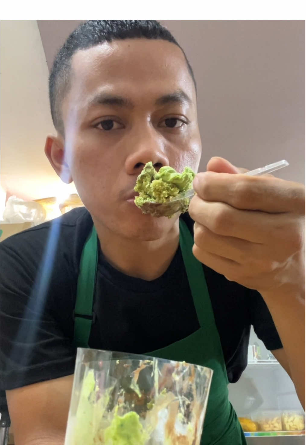 Akhirnya nyobain walaupun telat 🙏🏼🙏🏼🙏🏼🙏🏼  nastar nya kita review besok yakkk 