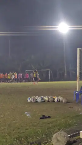 เอ็นดู๊ววววว....เจ้านาว เจ้เต แบกเพื่อนมาตั้งไกล ลืมรองเท้าซะงั้น😂 #นาวเจษฎา #เตวรากร #หมอนทองวิทยา🇳🇬 #หมอนทองดิ่ว่ะ💚🤍 #นิมะห์บ้านหมอนทอง 