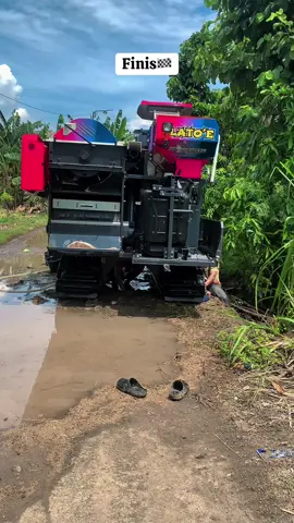 Uhuii😆@Menri` @𝙆𝙞𝙬𝙠𝙞𝙬  @Andika392 @Anak Desa #CapCut #kubotadcx100 #kubota #bugissulawesi #bugiswajo 