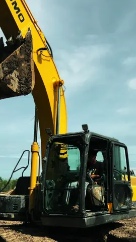 gitu kah bro?#operator_excavator #sumitomoexcavator 