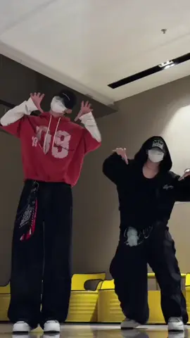 小心点，别被一口吃掉🐆！#嗷呜豹豹舞挑战 #danyakoshel编舞 #卡点舞 #抖音热门舞蹈计划