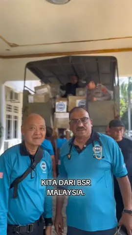 Masya Allah, terima kasih saudara serumpun! 🙏 Rombongan dokter dan tim medis dari Malaysia (Blue Sky Rescue) datang langsung ke Aceh untuk menyalurkan bantuan bagi korban banjir. ​Tak tanggung-tanggung, mereka membawa 2.000 kg (2 ton) obat-obatan senilai lebih dari 1 Juta Ringgit! Semoga bantuan ini menjadi berkah untuk warga Aceh dan mempererat tali persaudaraan kita. Sehat selalu orang-orang baik! ❤️ ​ #Aceh #BanjirAceh #Malaysia #Indonesia #SaudaraSerumpun 