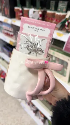 How BOWtiful are these gift sets!🎀 🩷It’s the perfect gift for all the bow lovers & tea drinkers PLUS it even comes with the CUTEST Bow necklace… RUN, do not walk!🏃‍♂️ 🛒Product code: 8468510 🖱️Click & Collect available in as little as 1 hour from 250+ locations nationwide! #bow #mug #giftset #giftsforher 