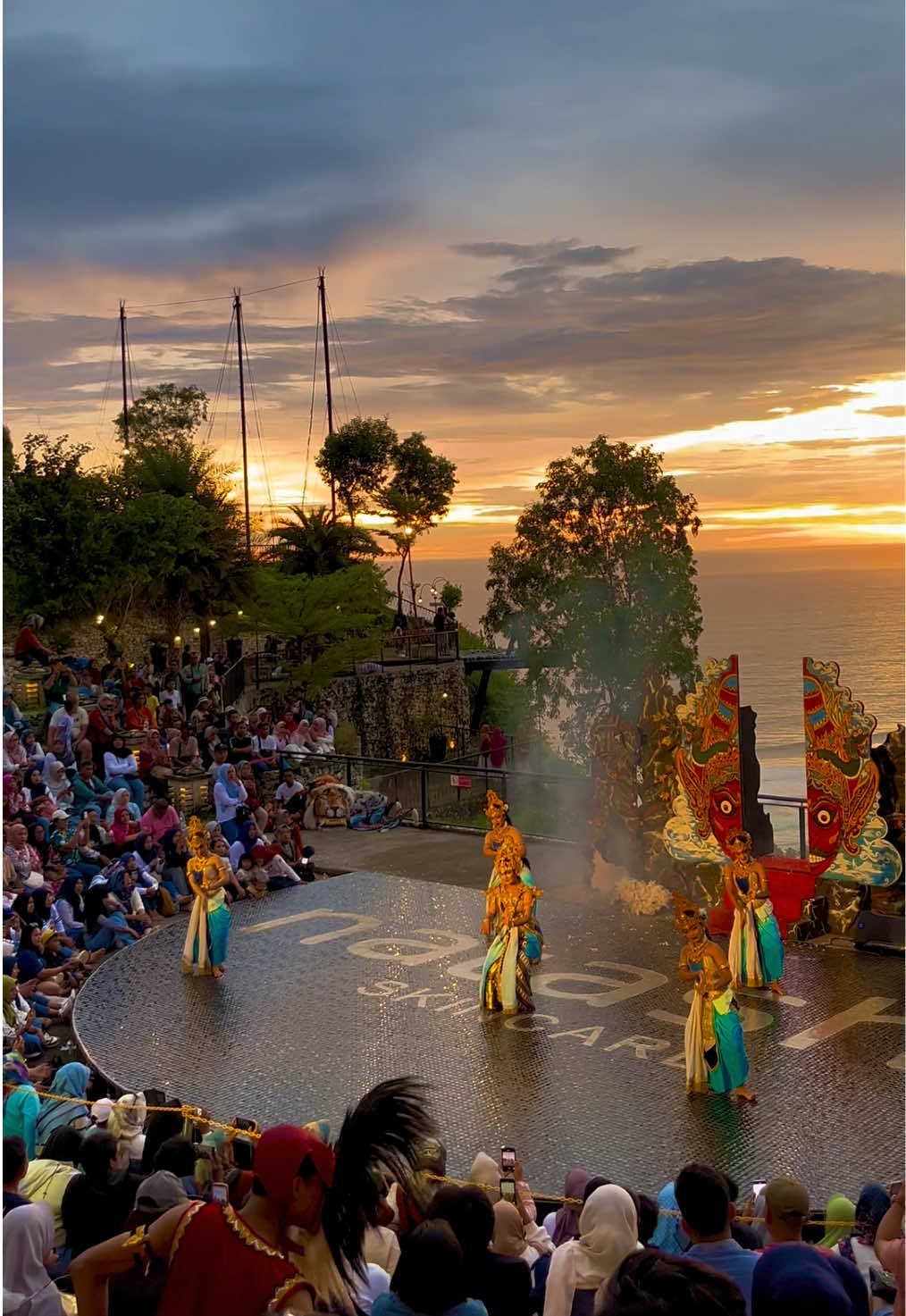 Perpaduan alam dan budaya hanya di obelix sea view ✅ *Paket wisata* ✅ *Boleh request wisata(flexibel)* ✅ *Sewa mobil &driver* ✅ *Cocok buat keluaga atau rombongan* 📞 Hubungi kami sekarang & booking jadwalmu! 📍 *Wisata kejogja* 📱 *(081229920171)* #trevelingjogja #fypシ❤️💞❤️  #wisatakejogja #rentaltripjogja #obelixseaview 