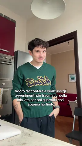 Quella faccia che dice “lo so, follia vero?” Forse la usiamo per sdrammatizzare chissà.  creds: @sammystancea  #comedy #ironia #perte 