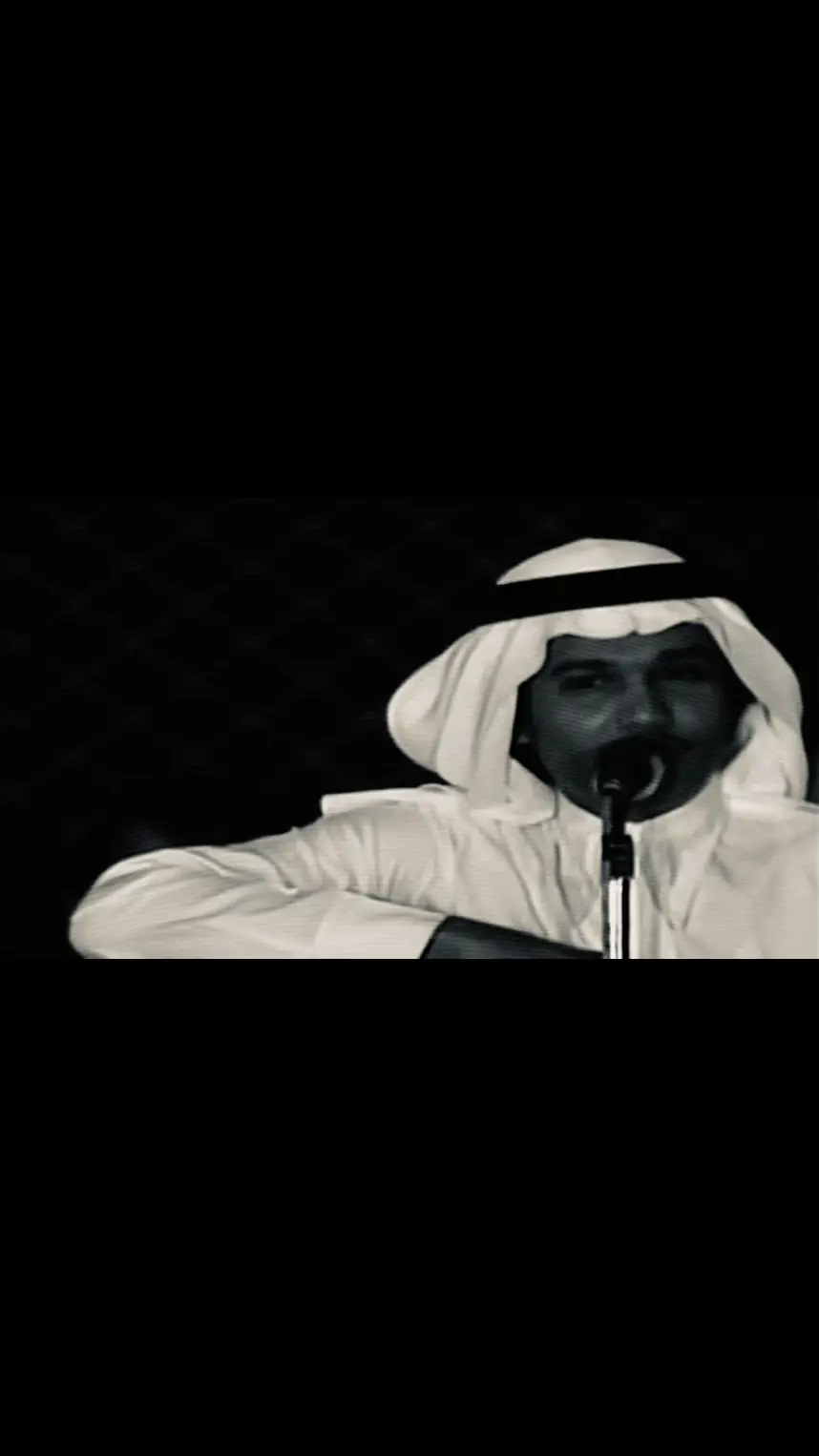 حطني جوا بعيونك شوف بيا الدنيا كيف أحلي من شوقي وجنونك لما جيلك يوم ضيف والله واحشني زمانك جلستك، حضنك، حنانك حطني جوا بعيونك شوف بيا الدنيا كيف حطني، حطني، حطني جوا بعيونك - #greenscreen #4u #abdu #3 