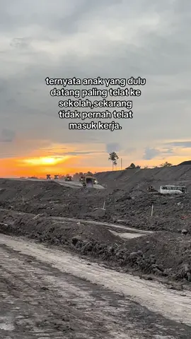 awan gelap tidak selamanya gelap bu guru😜🤙🏼 #fyp #tambangbatubarakalimantan #operator #torajapride🏝️💥 
