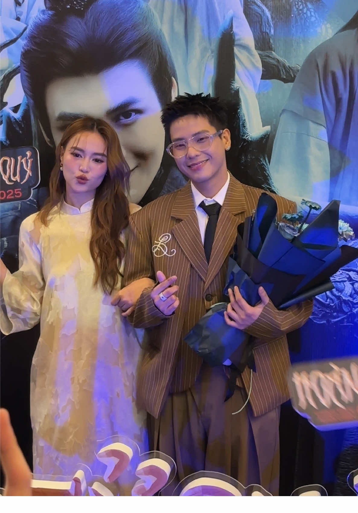 Anh trai Quân A.P sánh đôi cùng Ninh Dương Lan Ngọc tại họp báo Hoàng Tử Quỷ #anhtraisayhi #ninhduonglanngoc #atus #hoangtuquy #quanap  