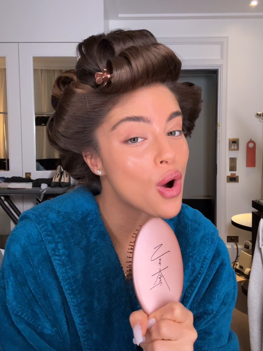 מה הלוק הזה מזכיר לכם?????