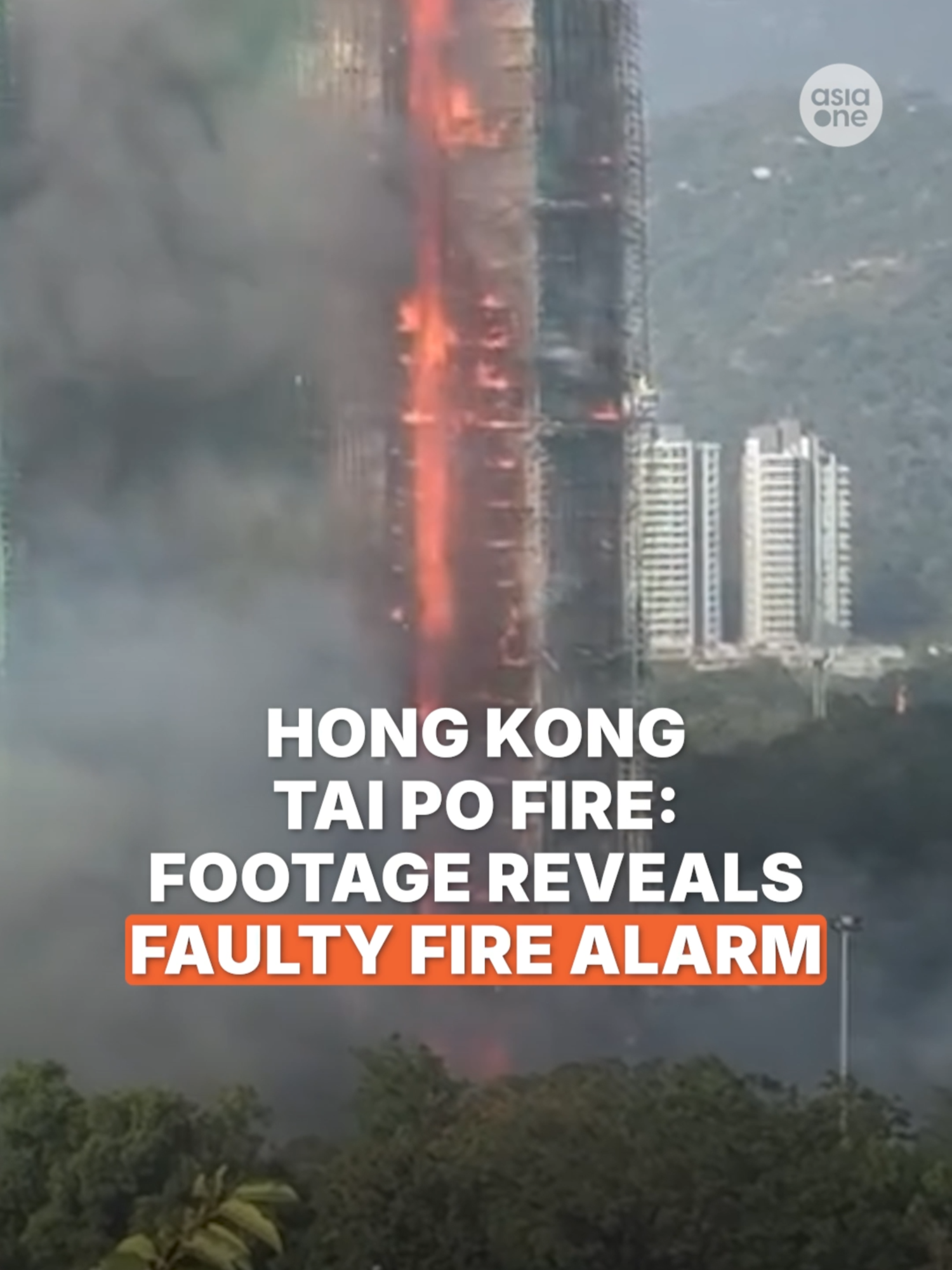Footage from a doorbell camera in Wang Fuk Court, the location of Hong Kong’s deadliest fire in over 60 years, shows the building’s fire alarm staying silent during the disaster, even after a resident tried to manually trigger it. #news #HongKongNews #HongKong #Fire #TaiPo