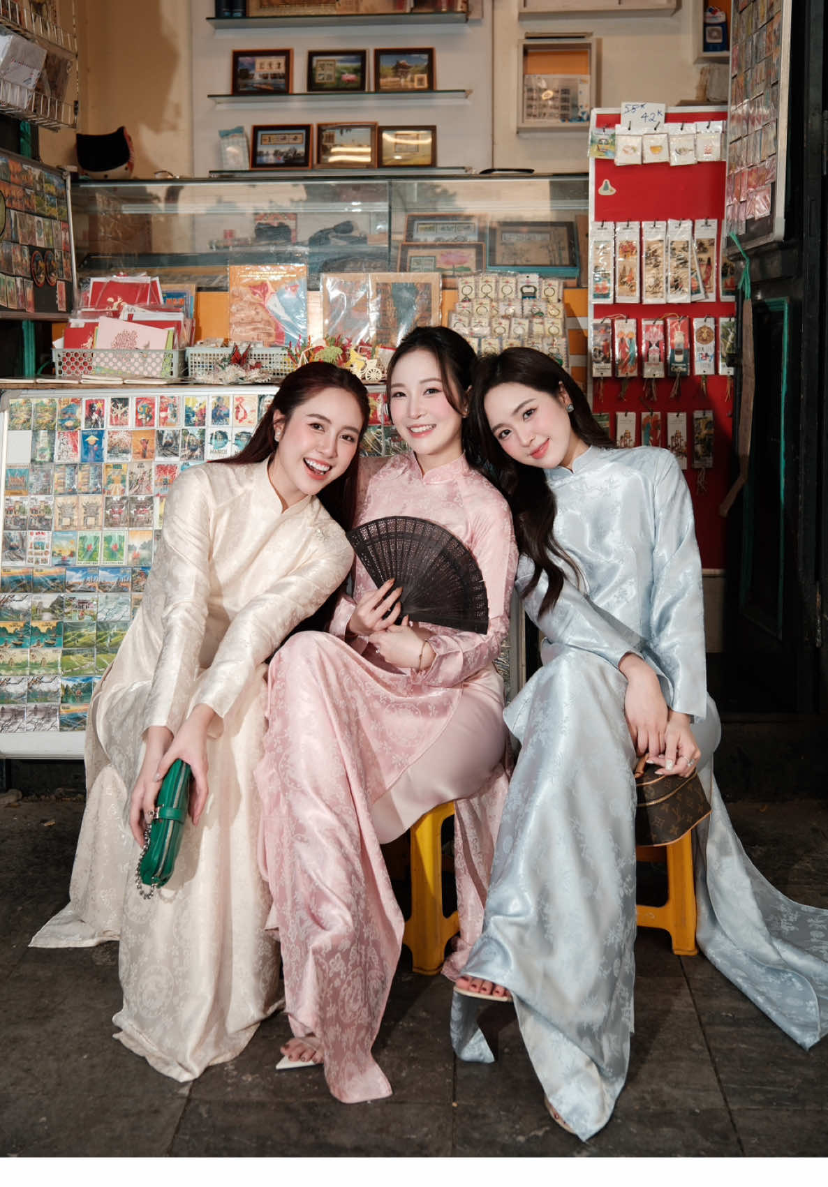 Ba ngàn con sông chỉ uống một gáo nước, Thiên hạ vạn người chỉ muốn nắm tay anh 🧡