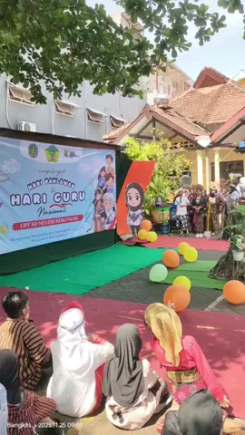 Parade Pakaian Adat Nusantara Siswa-siswi SD Negeri Kebonsari Spesial Peringatan Hari Pahlawan dan Hari Guru Nasional Tahun 2025. #fyp #viral #sorotan #pakaianadatnusantara #fashionshow 