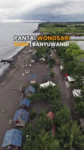 🌊 Pantai Wonosari Sobo — tenang, sederhana, tapi selalu bikin kangen. Di sudut Banyuwangi yang tak banyak orang tahu, ada pantai yang menghadirkan suasana damai tanpa hiruk-pikuk. Garis pantainya panjang, anginnya lembut, dan suara ombaknya pas—cukup untuk bikin siapa pun betah duduk lebih lama. Yang datang ke sini biasanya bukan hanya cari foto, tapi cari rasa: rasa tenang, rasa dekat dengan alam, dan rasa “akhirnya bisa istirahat dari semuanya”. Coba bayangkan: duduk di tepi pantai, lihat perahu nelayan lewat pelan, sambil menikmati udara khas pesisir Sobo. Sederhana banget, tapi justru itu yang bikin tempat ini punya vibe yang beda. Kalau kamu pernah ke Pantai Wonosari, bagian mana yang paling kamu suka? View lautnya, suasananya, atau moment sunset-nya? Tulis di kolom komentar ya, biar yang lain juga tahu kenapa pantai ini selalu ngangenin. 🌅👇 ⸻ ✨ #PantaiWonosari #SoboBanyuwangi #ExploreBanyuwangi #osingdiscovery #VisitBanyuwangi     