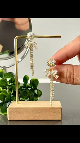 French-inspired luxury tassel earrings with a sparkling bow design. Fully encrusted for a dazzling shine, lightweight and slimming—effortlessly elevating your elegant look.