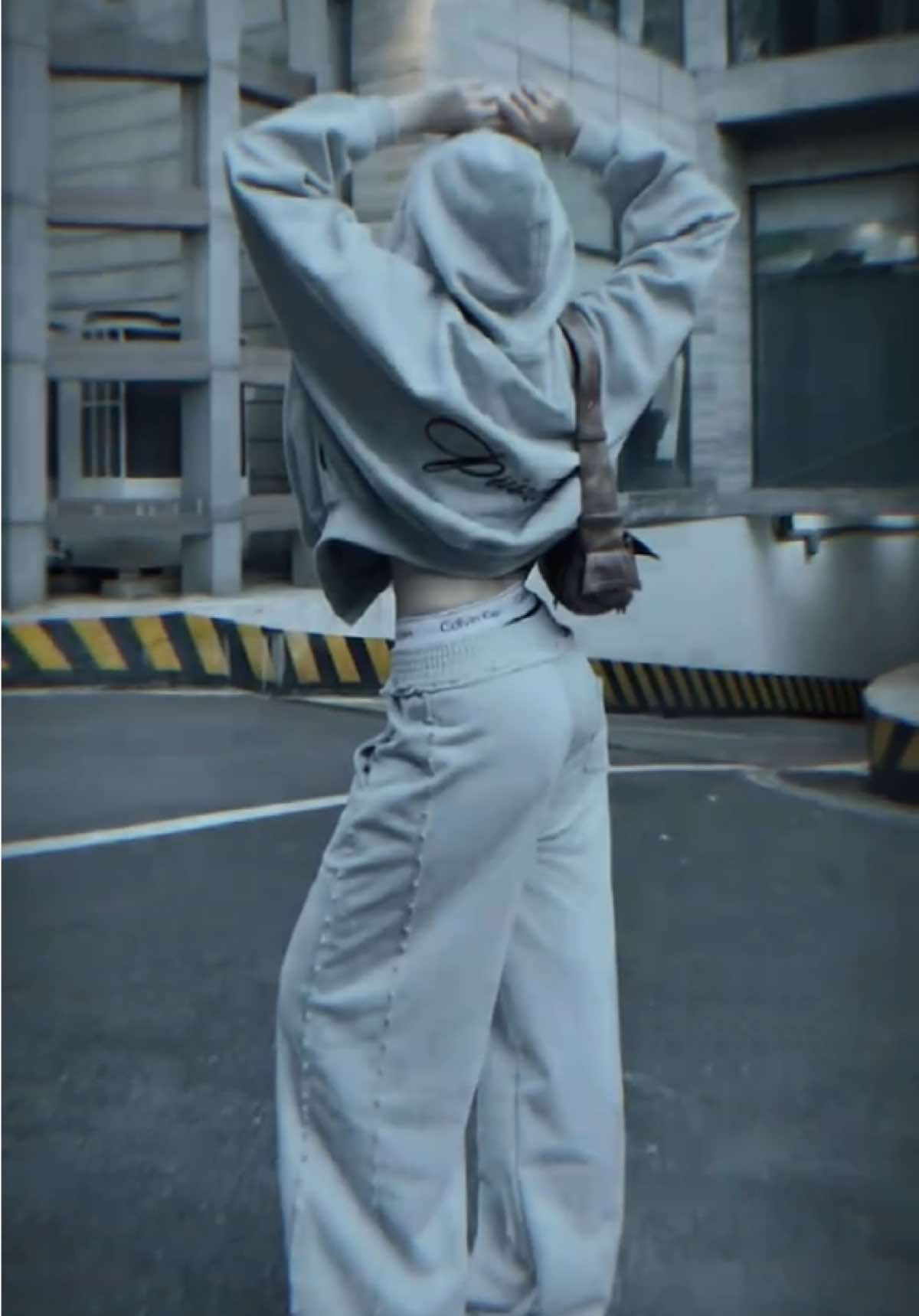 Theo dòng sự kiện🫨#myoutfit #xuhuong #OOTD 