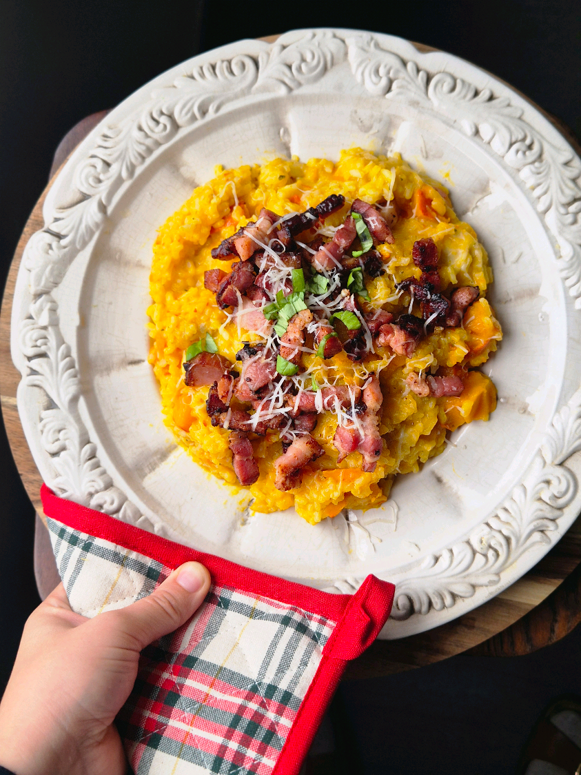 Menu du jour  Houmous - pain pita  Risotto potimarron lard scamorza  Flan vanille  Kaki  Et chez vous ??  Bon appétit  #assistantematernelle #nounou #assmat #enfant #ideerecette 