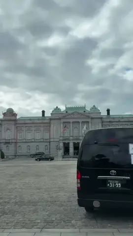 Biz Ebabil kuşlariyiz.Golgesini buyuk sanan,mağrur fillerin belasiyiz.🪬