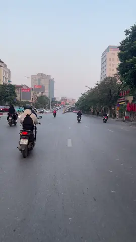 ”Vạn người nuông chiều không bằng một người thấu hiểu, vạn kẻ theo đuổi không bằng một người yêu thương. “.      #nhachaymoingay #nhachottiktok #nhactamtrang #canhdephanoi #xuhuongtiktok 