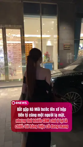 Bắt gặp Hà Môi bước lên xế hộp tiền tỷ cùng một người lạ mặt, nhưng thứ khiến CĐM chú ý lại là chiếc túi hàng hiệu cô đang mang #hamoi #vonunganha #porsche #8news #8network 