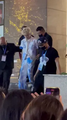 Kết thúc Fansign thứ 2 ở ĐN giờ về ăn uống nghỉ ngơi để mai tiếp tục vs Fansign Cần Thơ nha anh  ©️: votuananh.dn #QuangHungMasterD #Muzik #Bloomever #MasterD1stAlbum #Bloomversigntour 