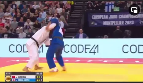 რაუნდაა მსაჯს სამოთხეში😂