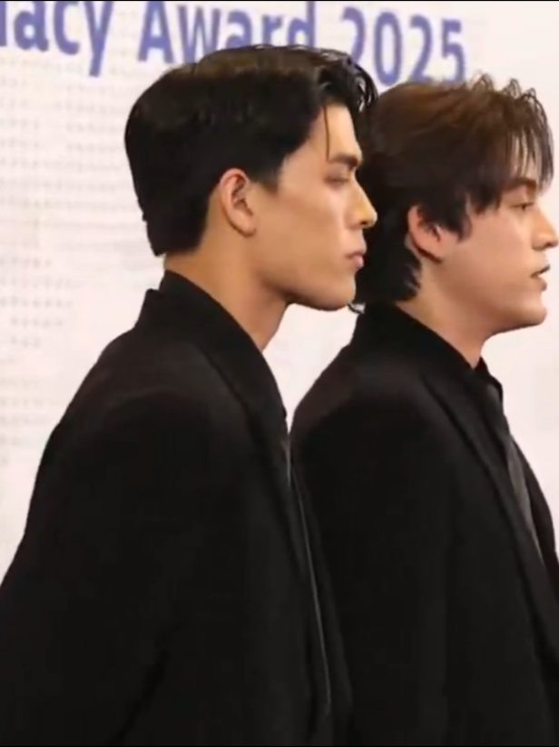 Yaelaaaaah Gelisah banget yang cuma ditinggal ke sebelah doang kek ditinggal kemana 😂🤭 & langsung sumringah pas pacar gedenya balik lagi kesebelahnya 😌😂🤭 #GMMTVXTPDA2025 #JossWayar #GawinCaskey #JossGawin #fyp 