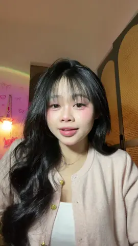 Em ghệ tone hồng nè