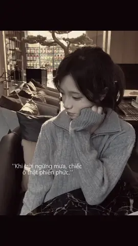 Khi trời ngừng mưa                                 Chiếc ô thật phiền phức                         #xhtiktok #xh 
