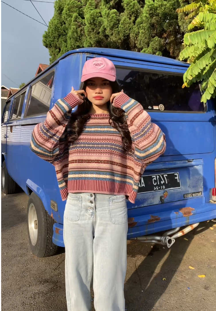 Mau celananya apapun tetep masuk kalo outfit nya sweater tribal 😋 #knitwear #knitwearoutfit #unisex #fyp #ootdinspo 