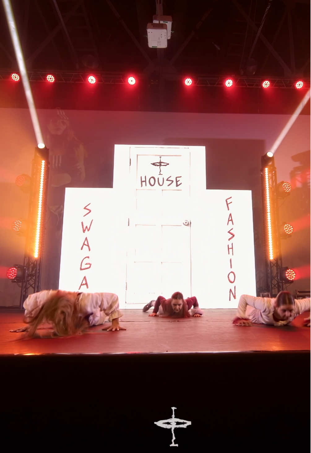 инст/тгк: yuliaaplakhina/vnezapno выйти под норм трек ❌ // выйти под эту имбу @dazylas1 @Renata Khaybullina ✅ #fypシ゚ #vnezapno #i #арлекино #мыкрутые 