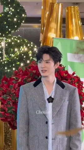 bukan cuma kita yg salting dia sendiri ikut salting abis pose gigit jari😅🤭🫶🏼 #chenzheyuan #globalambassador #iqiyi #fypシ゚ 