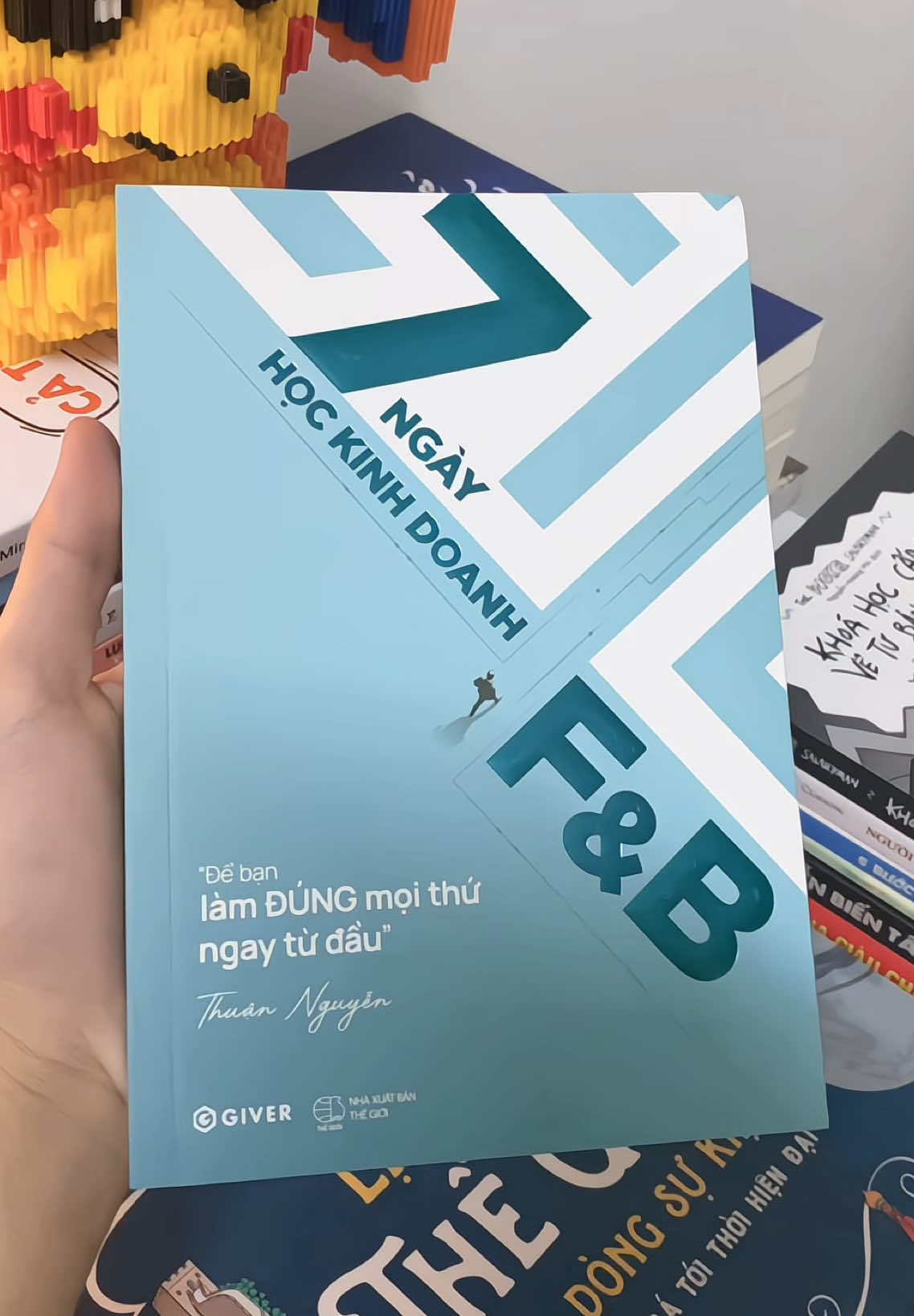 Hiểu rõ cách vận hành các quán F&B ngay trong cuốn sách này. #kinhdoanh #kinhdoanhonline #tuduythanhcong #tienbac #sachhaymoingay 