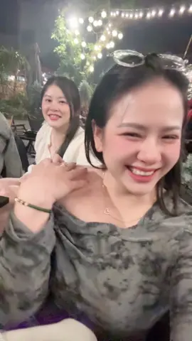 Cứu em  các bác ơi zai đâu không thấy chỉ thấy gái 🤣