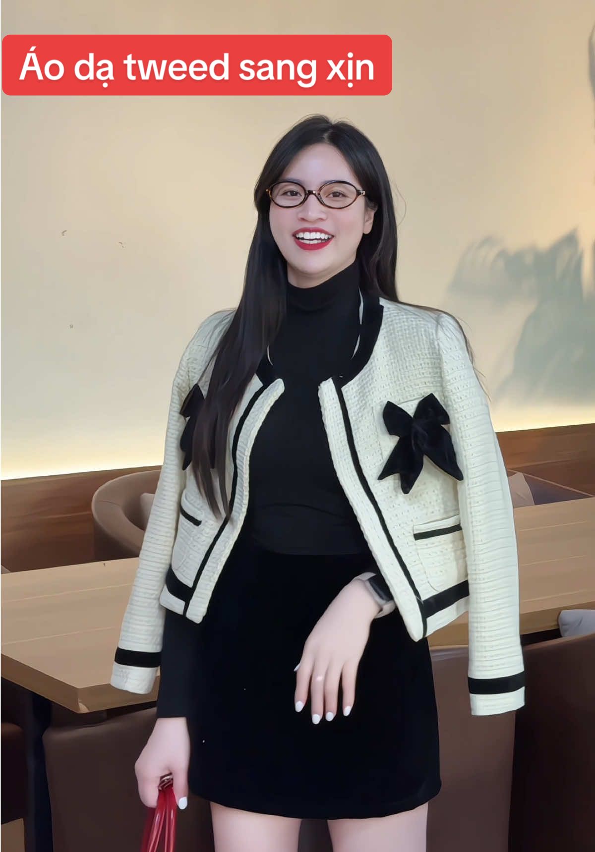 Áo dạ tweed diện tết sang chảnh ce ơi. Giá sale về cỡ này ko mua hơi tiếc nha#aodatweet #maithom6 #thoitrangnu #xh 