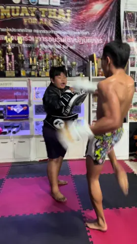 นักมวยกับเทรนเนอร์ ใครหมดก่อนกัน👊🔥#มวยไทย #muaythai #onlineshopping #ค่ายมวยสิงห์คลองลาน #อาจารย์แด้ 